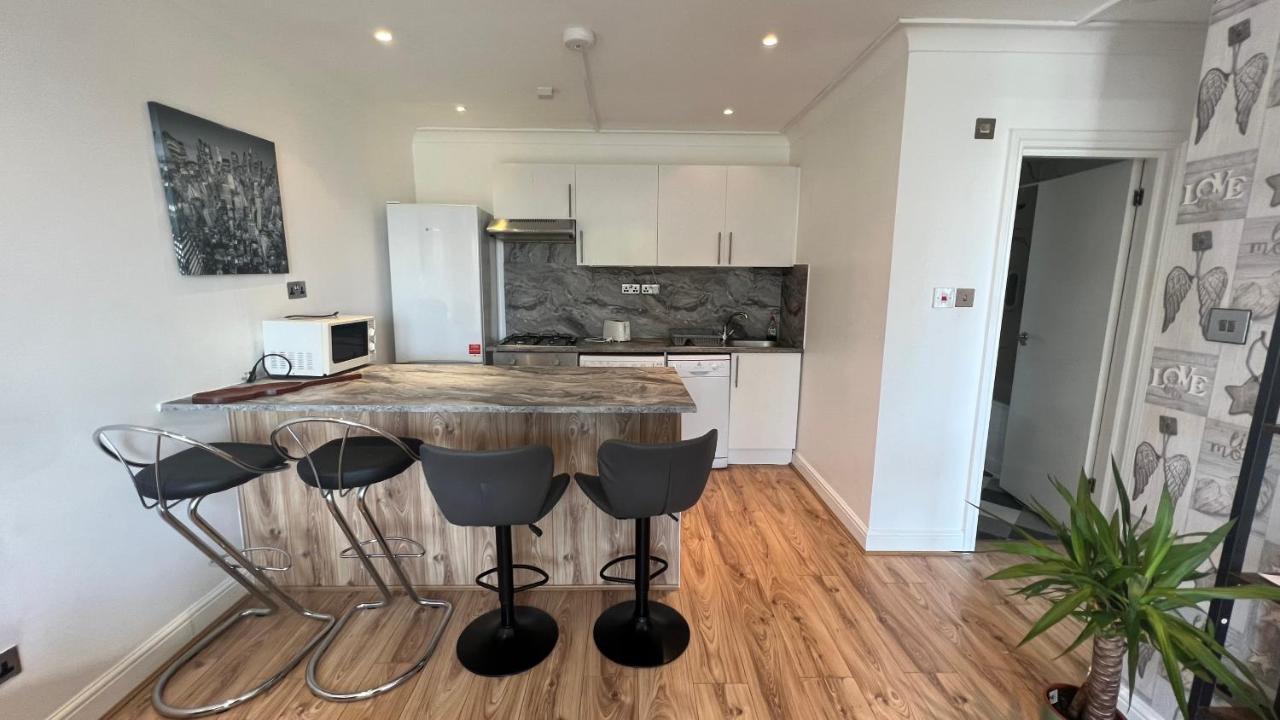 Comfy 2 Bedroom Apartments - Finchley Road, London Eksteriør billede
