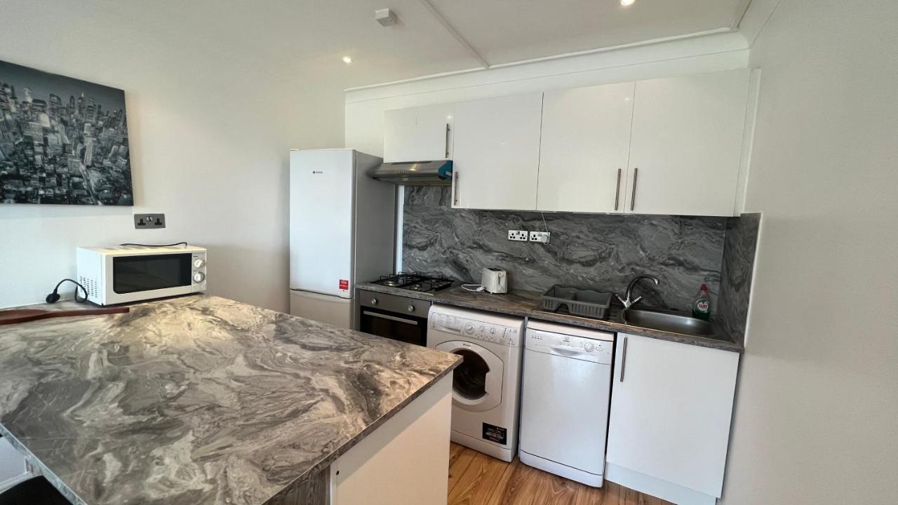 Comfy 2 Bedroom Apartments - Finchley Road, London Eksteriør billede