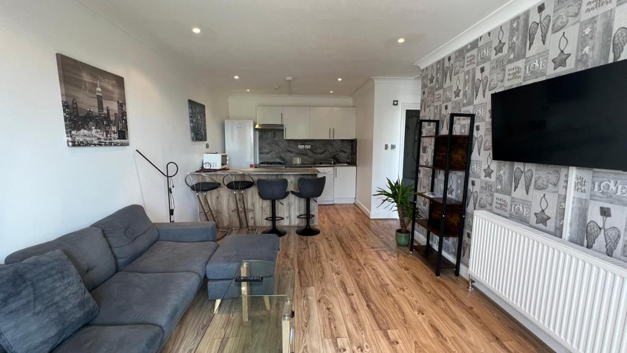 Comfy 2 Bedroom Apartments - Finchley Road, London Eksteriør billede