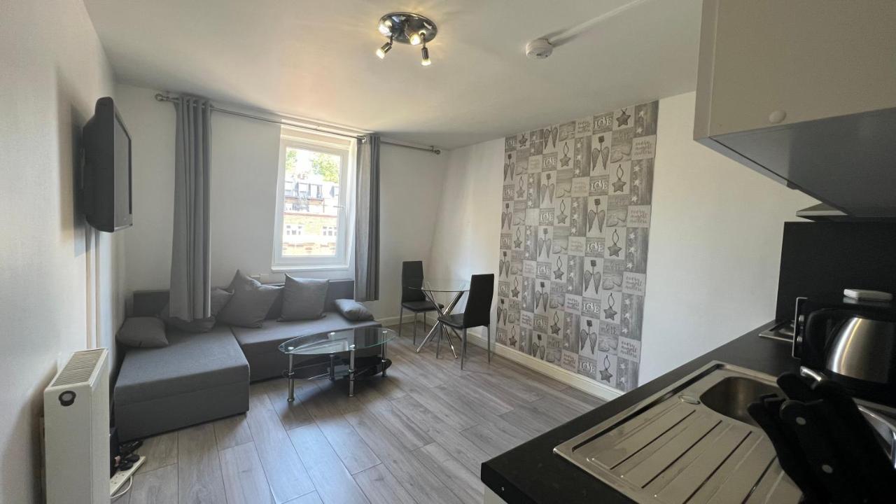 Comfy 2 Bedroom Apartments - Finchley Road, London Eksteriør billede