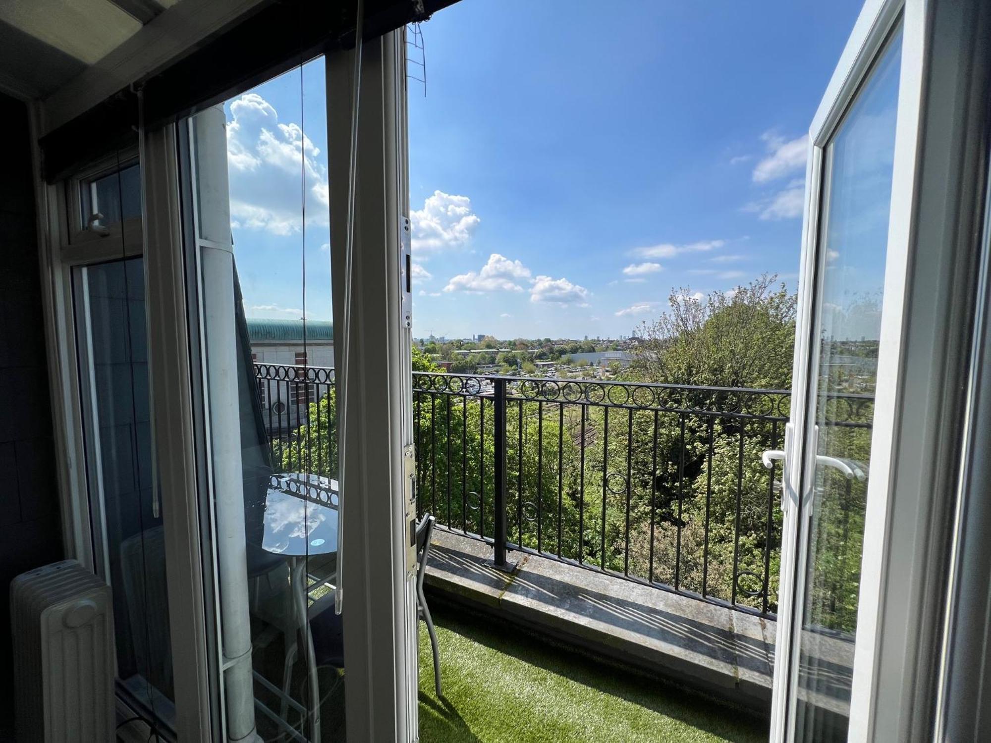 Comfy 2 Bedroom Apartments - Finchley Road, London Eksteriør billede